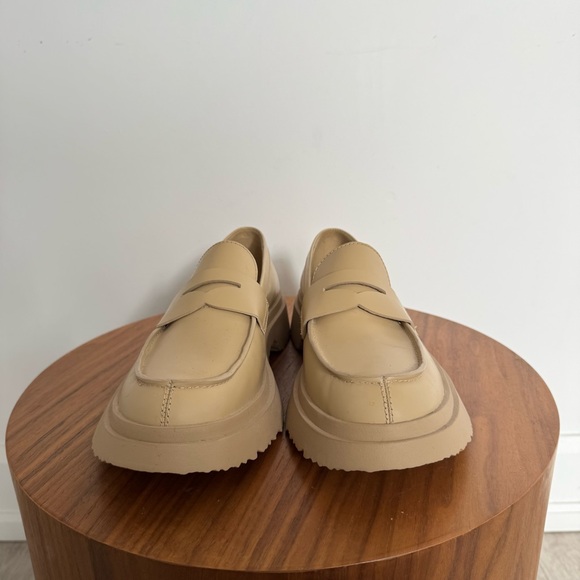 ⏱️24 HR SALE⏱️ Camper Loafers - Picture 2 of 7
